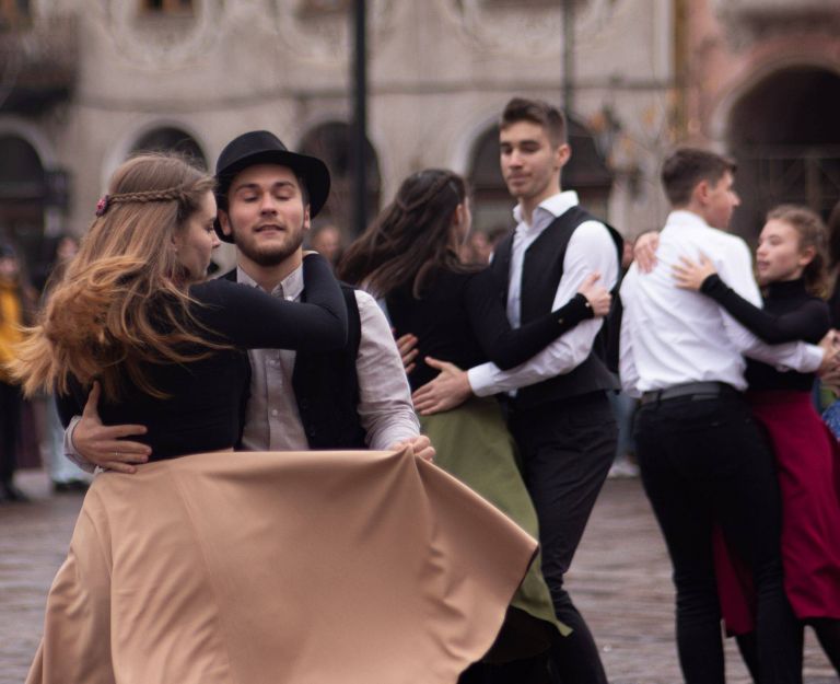 Néptánc flashmob - egyöntetű siker!