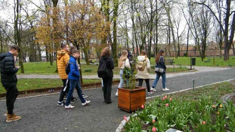 9.A: Első nap: Bibliakert és a hozzá kapcsolódó épületek története