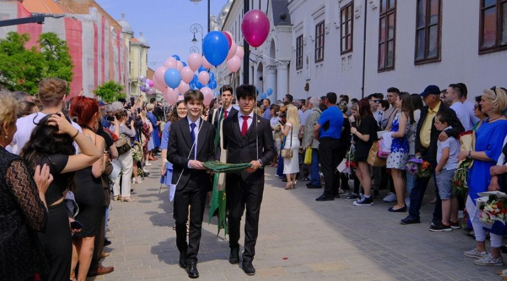 Elballagtak az Ady Endre líceum végzős diákjai