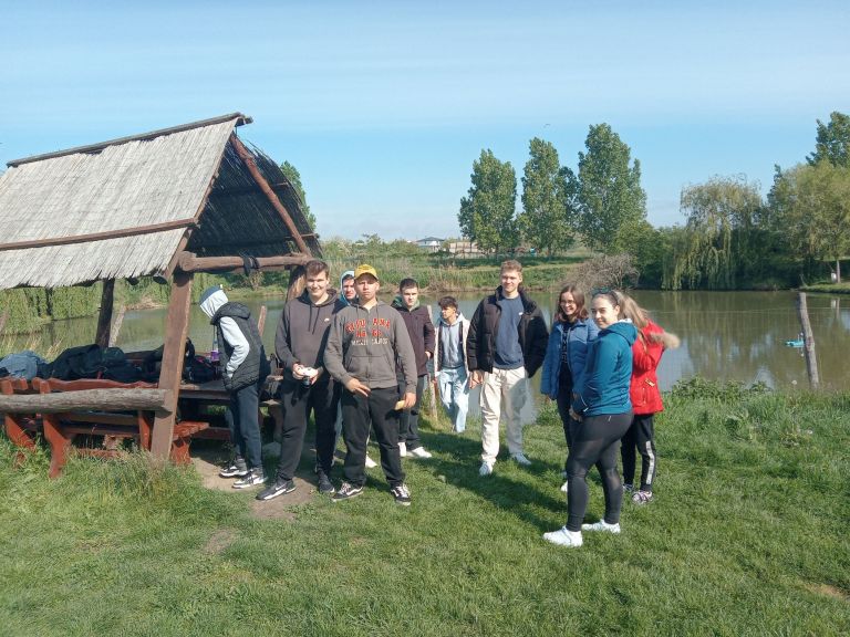 Második nap a 10.C-vel a bihari földvárban megünnepeltük a Föld napját